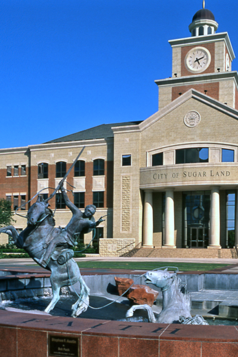 🌟 18 Fun Things To Do in Sugar Land Town Square